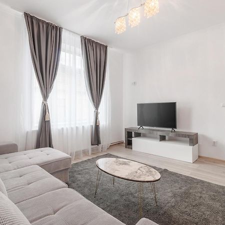 Azur Wave Apartment Орадеа Екстериор снимка