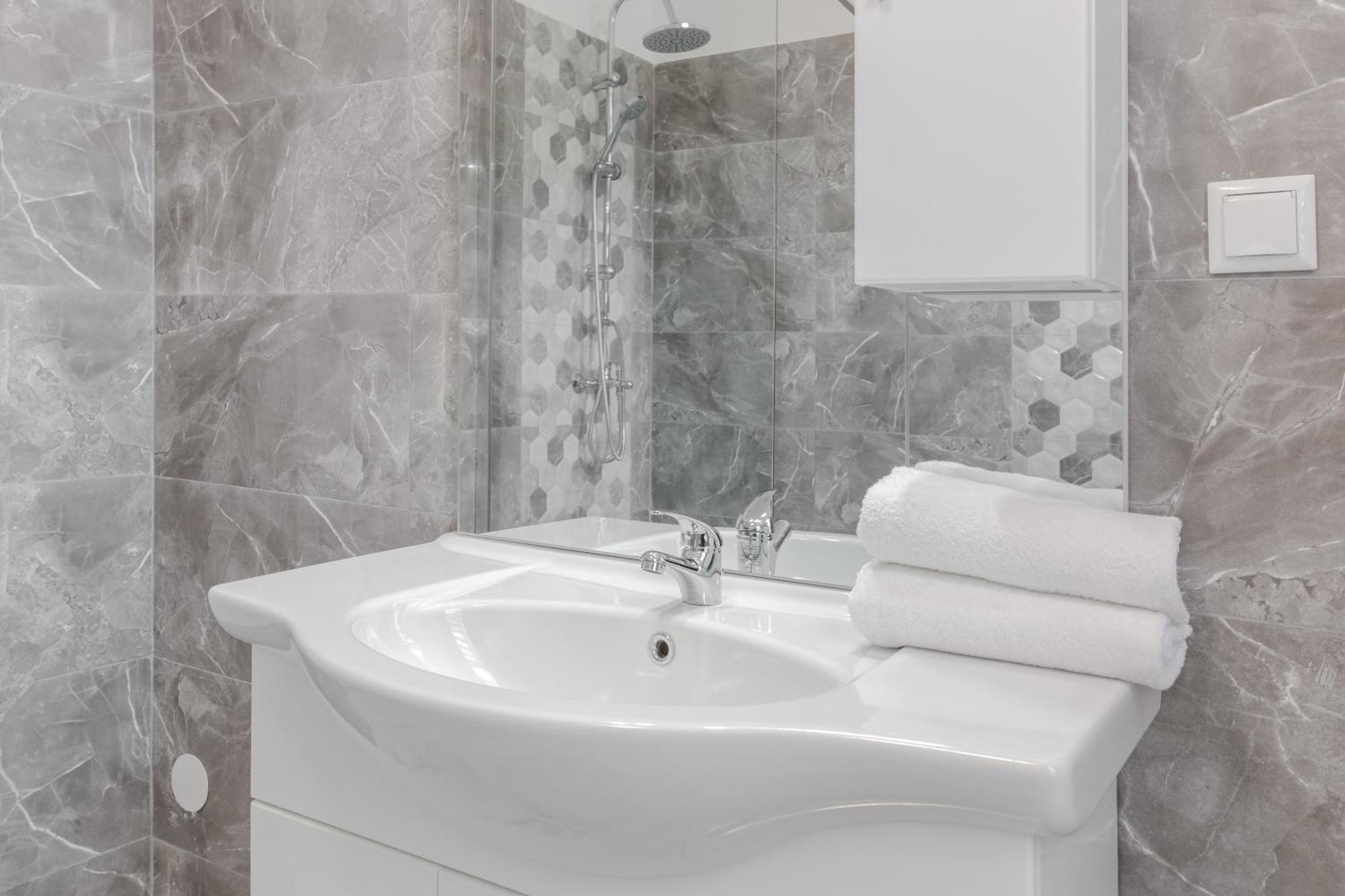 Azur Wave Apartment Орадеа Екстериор снимка